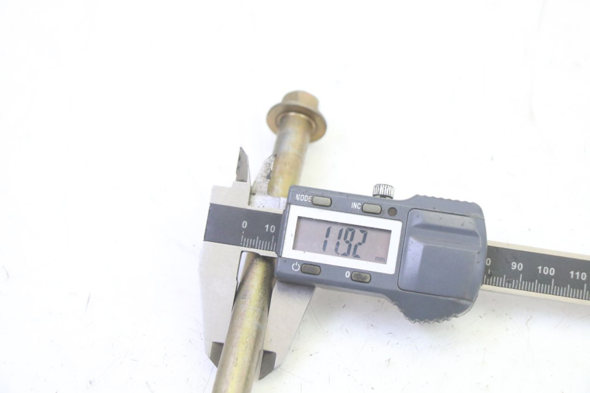 photo de EJE RUEDA DELANTERO KYMCO AGILITY NAKED RENOUVO 2T 50 (2011 - 2018) - Primer plano técnico