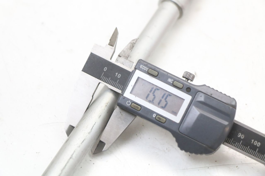 photo de EJE RUEDA DELANTERO APRILIA SR MOTARD 50 (2012 - 2018) - Vista general del producto