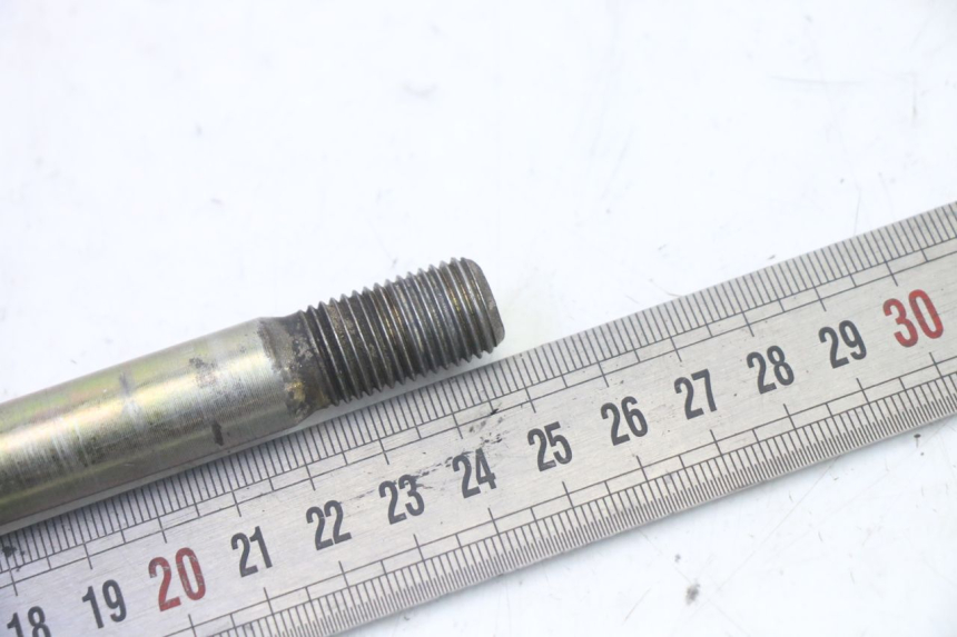 photo de EJE RUEDA DELANTERO HYOSUNG GV AQUILA 125 (2000 - 2009) - Otra perspectiva