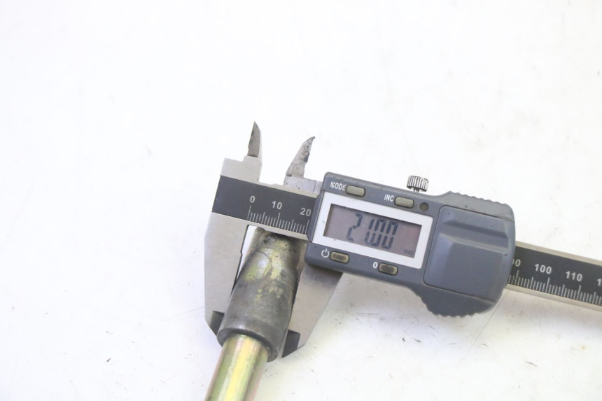 photo de EJE RUEDA DELANTERO HYOSUNG GV AQUILA 125 (2000 - 2009) - Vista general del producto