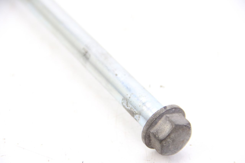 photo de EJE DE LA RUEDA DELANTERA DERBI BOULEVARD 50 (2009 - 2006) - Otra perspectiva