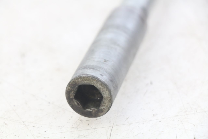 photo de EJE DE LA RUEDA DELANTERA SUZUKI BURGMAN 650 (2002 - 2004) - Detalles de los puntos de fijación