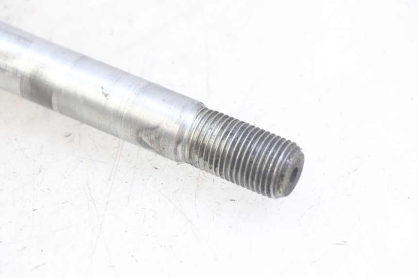 photo de EJE DE LA RUEDA DELANTERA SUZUKI BURGMAN 650 (2002 - 2004) - Recambio usado revisado