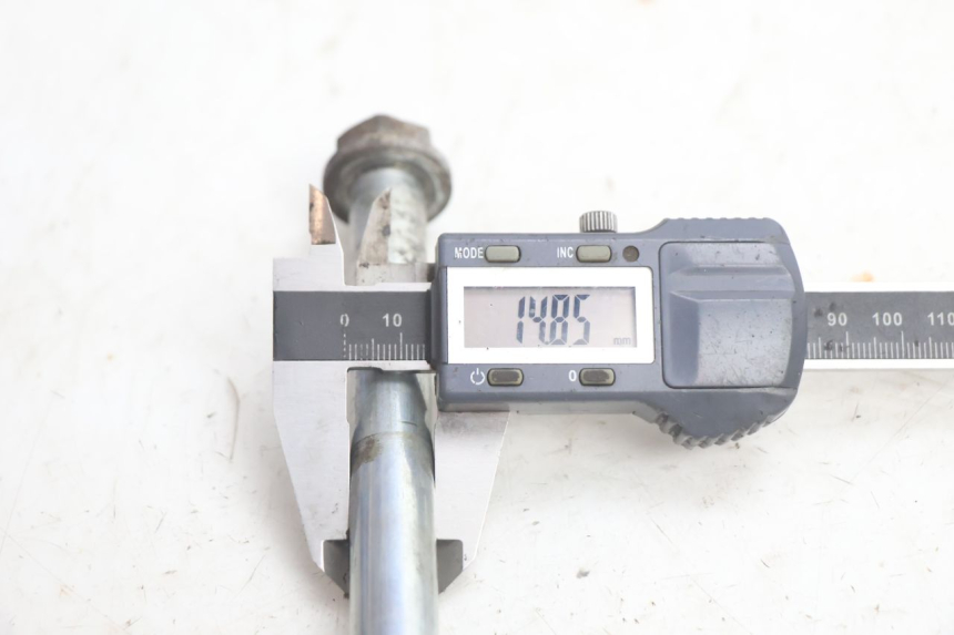photo de EJE DE LA RUEDA DELANTERA PEUGEOT BUXY 50 (1993 - 1998) - Primer plano técnico