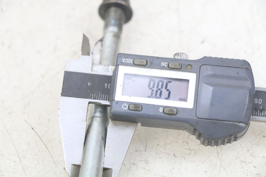 photo de EJE DE LA RUEDA DELANTERA YAMAHA BW'S EASY 50 (2013 - 2016) - Zoom estado de uso