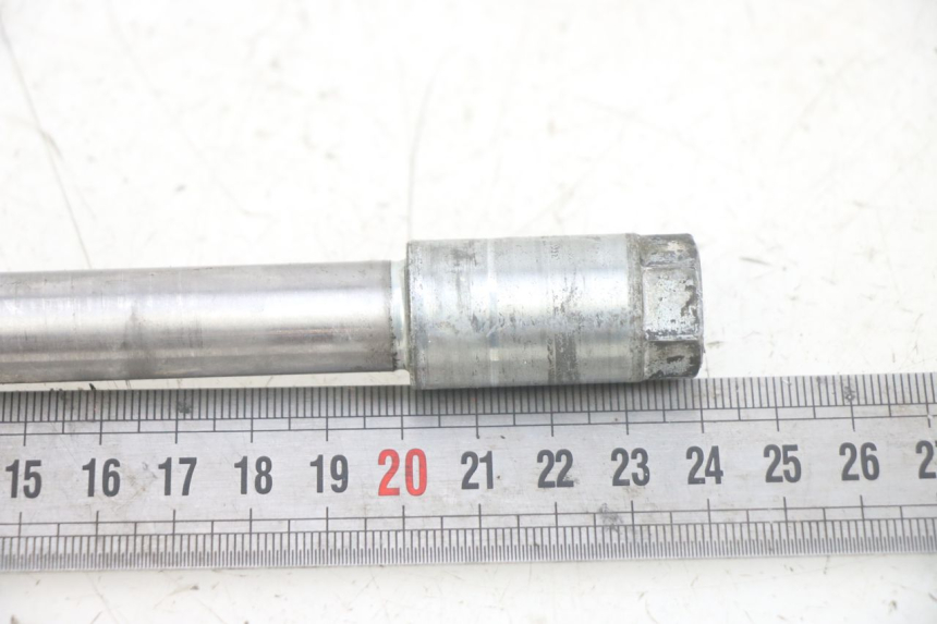 photo de EJE DE LA RUEDA DELANTERA HONDA CA REBEL 125 (1995 - 2001) - Detalle de la pieza