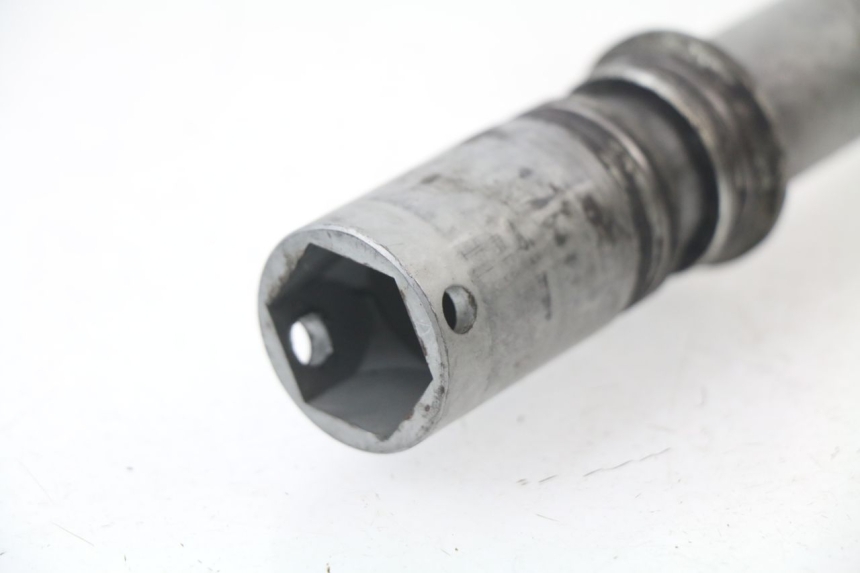 photo de EJE RUEDA DELANTERO HONDA CBR 929 RR FIREBLADE 900 (2000 - 2001) - Detalles de los puntos de fijación