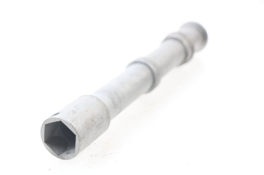 photo de EJE RUEDA DELANTERO HONDA CBR RR FIREBLADE 1000 (2006 - 2007) - Primer plano técnico