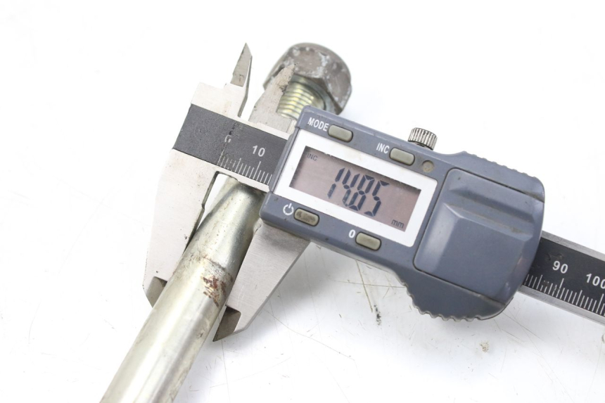 photo de EJE DE LA RUEDA DELANTERA PEUGEOT CITYSTAR 50 (2013 - 2017) - Zoom estado de uso