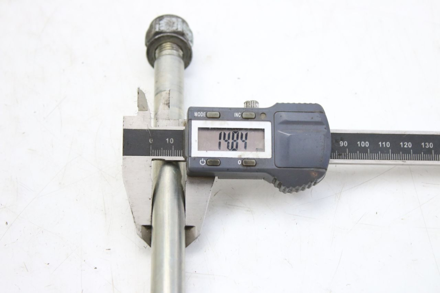 photo de EJE DE LA RUEDA DELANTERA PEUGEOT CITYSTAR 50 (2013 - 2017) - Primer plano técnico