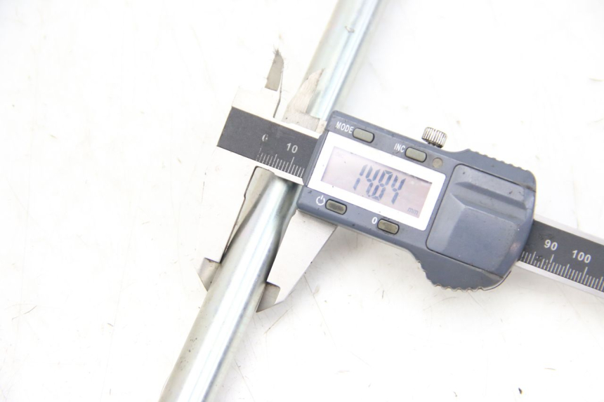 photo de EJE DE LA RUEDA DELANTERA PEUGEOT CITYSTAR 50 (2013 - 2017) - Zoom estado de uso