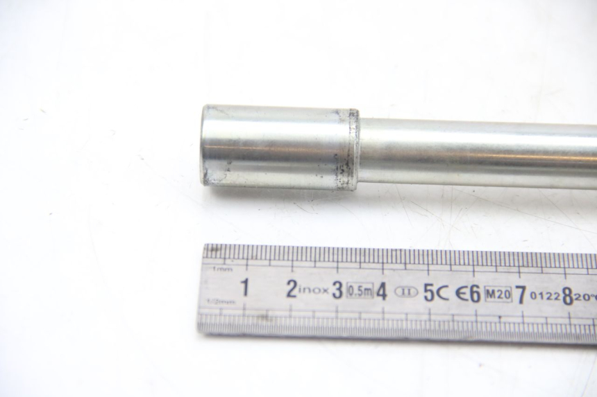 photo de EJE DE LA RUEDA DELANTERA PEUGEOT CITYSTAR 50 (2013 - 2017) - Primer plano técnico