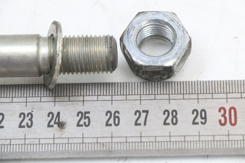 photo de EJE DE LA RUEDA DELANTERA PEUGEOT CITYSTAR 50 (2013 - 2017) - Zoom estado de uso