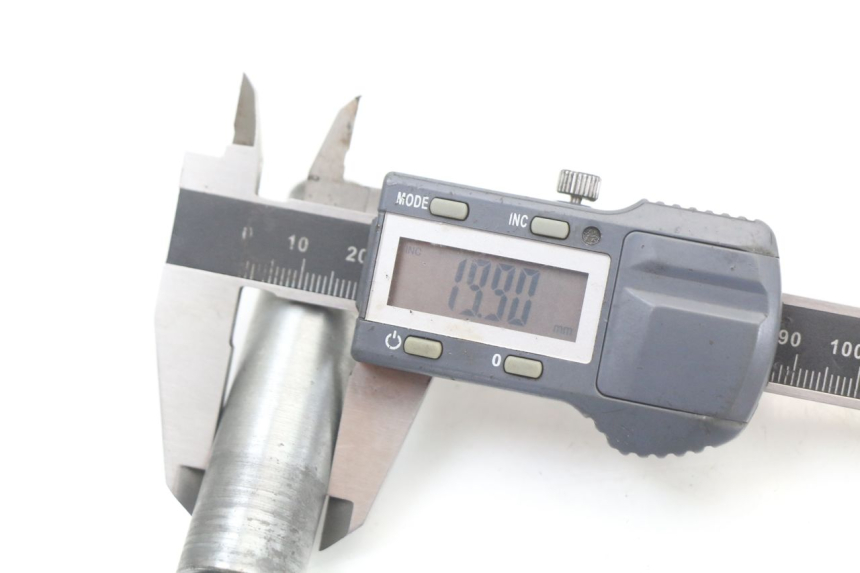 photo de EJE RUEDA DELANTERO APRILIA CLASSIC 125 (1995 - 2001) - Primer plano técnico