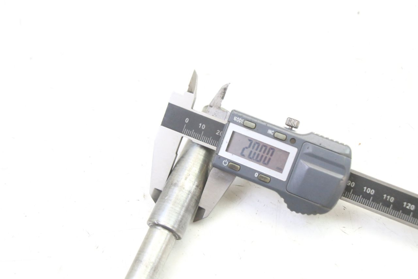 photo de EJE RUEDA DELANTERO APRILIA CLASSIC 125 (1995 - 2001) - Primer plano técnico