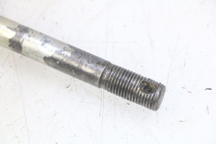 photo de EJE DE LA RUEDA DELANTERA JIANSHE COYOTE 80 - Primer plano técnico