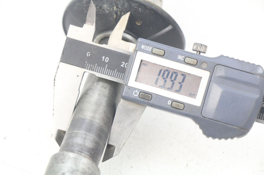 photo de EJE DE LA RUEDA DELANTERA HONDA CRF 250 (2013 - 2016) - Otra perspectiva