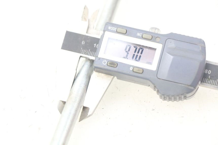 photo de EJE DE LA RUEDA DELANTERA LONGJIA DIGITA 4T 50 (2019 - 2022) - Primer plano técnico