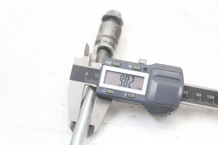 photo de EJE DE LA RUEDA DELANTERA LONGJIA DIGITA 4T 50 (2019 - 2022) - Otra perspectiva