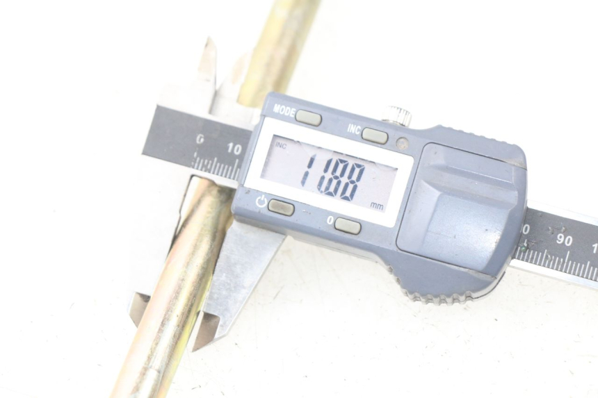 photo de EJE DE LA RUEDA DELANTERA KYMCO DINK 4T 50 (2007 - 2018) - Otra perspectiva