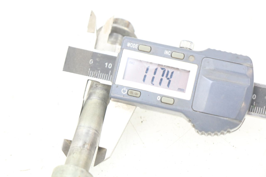 photo de EJE RUEDA DELANTERO LONCIN DIRT BIKE 125 - Detalles de los puntos de fijación