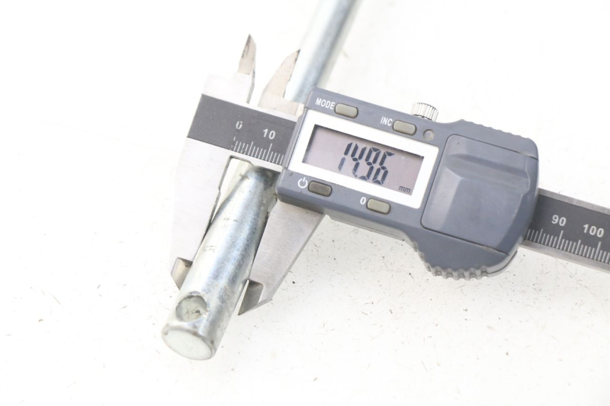 photo de EJE RUEDA DELANTERO DERBI DIRT BOY 4T 50 - Zoom estado de uso