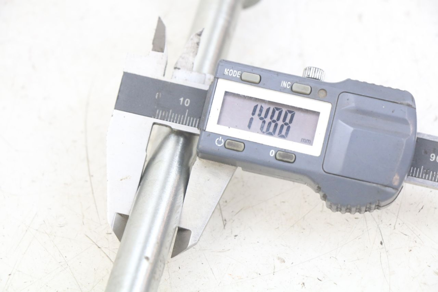 photo de EJE DE LA RUEDA DELANTERA PEUGEOT DJANGO 4T 50 (2014 - 2019) - Detalle de la pieza