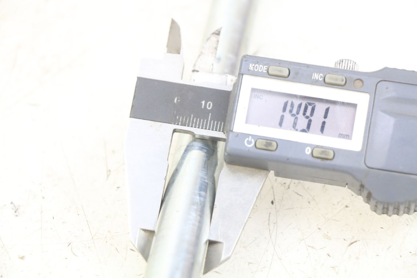 photo de EJE DE LA RUEDA DELANTERA KYMCO DOWNTOWN ABS 125 (2015 - 2017) - Zoom estado de uso