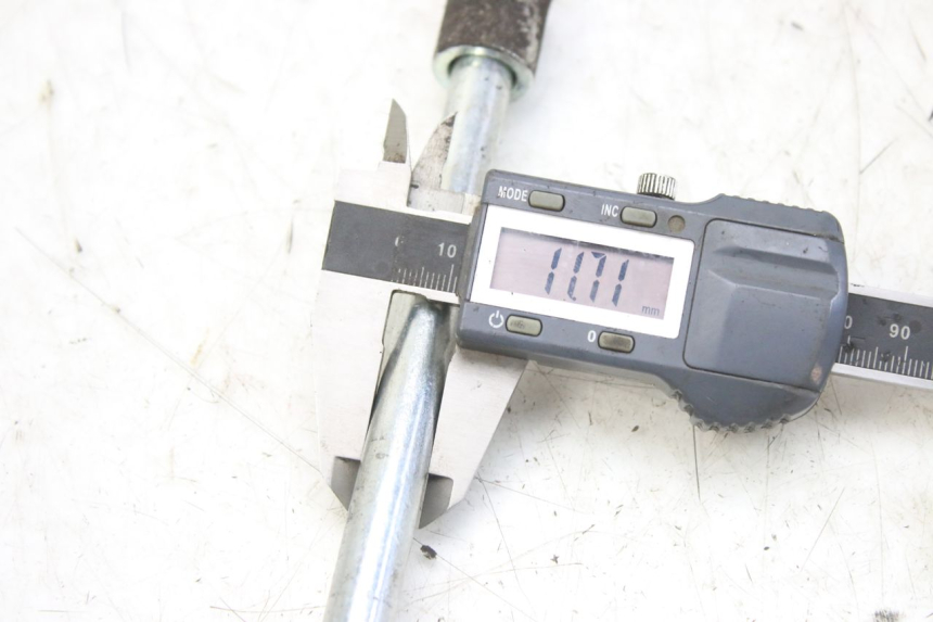 photo de EJE DE LA RUEDA DELANTERA WAYSCRAL E-SPEED 1 (2022 - 2024) - Zoom estado de uso