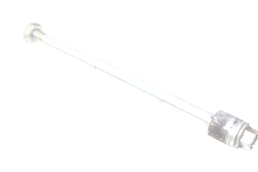 photo de EJE DE LA RUEDA DELANTERA YAMAHA D'ELIGHT DELIGHT 115 (2013 - 2017) - Primer plano técnico