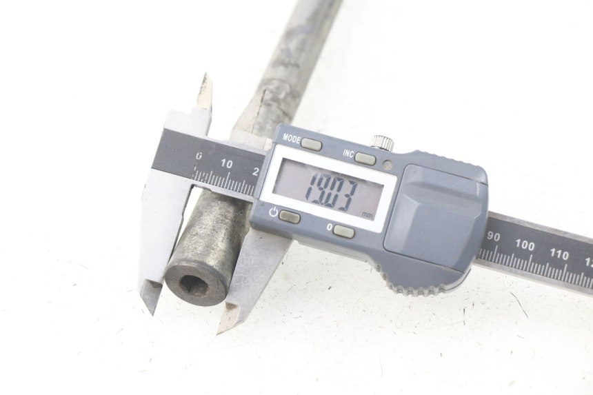 photo de EJE RUEDA DELANTERO PEUGEOT ELYSTAR 125 (2002 - 2007) - Otra perspectiva