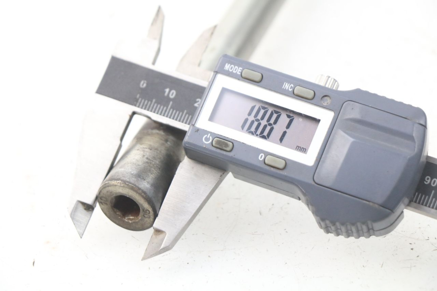 photo de EJE DE LA RUEDA DELANTERA PEUGEOT ELYSTAR 50 (2002 - 2014) - Otra perspectiva