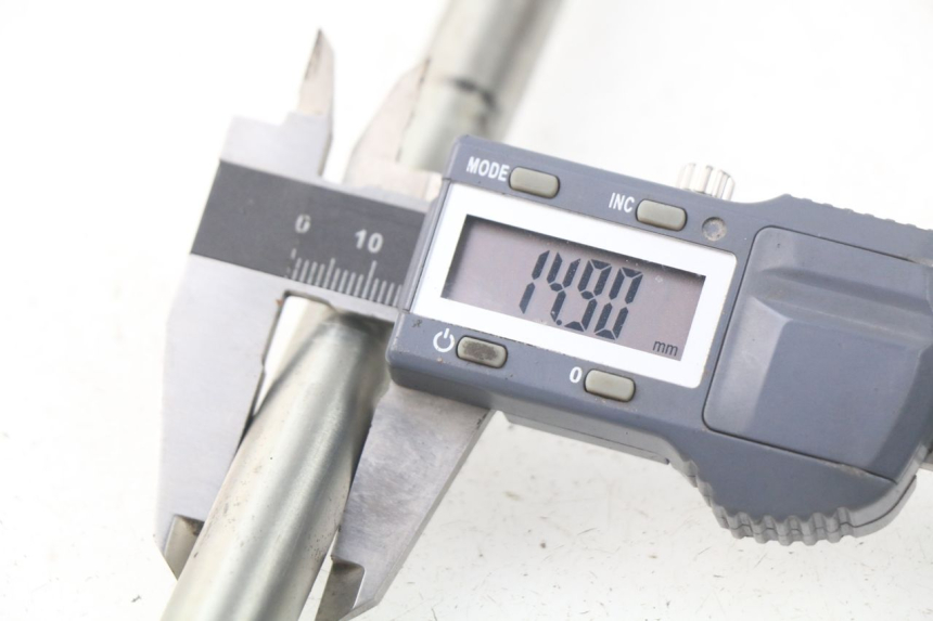 photo de EJE DE LA RUEDA DELANTERA PEUGEOT ELYSTAR 50 (2002 - 2014) - Primer plano técnico