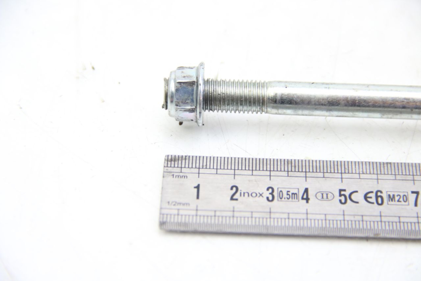 photo de EJE DE LA RUEDA DELANTERA JM MOTORS EVOLIS 4T 50 (2018 - 2022) - Primer plano técnico