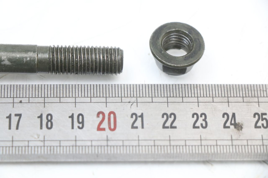 photo de EJE DE LA RUEDA DELANTERA JM MOTORS EVOLIS 4T 50 (2018 - 2022) - Zoom estado de uso