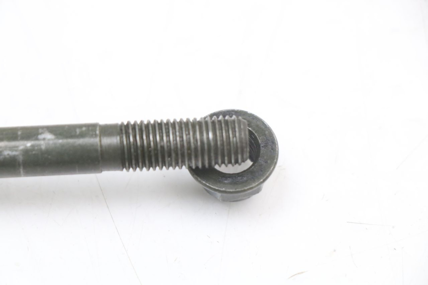 photo de EJE DE LA RUEDA DELANTERA JM MOTORS EVOLIS 4T 50 (2018 - 2022) - Primer plano técnico