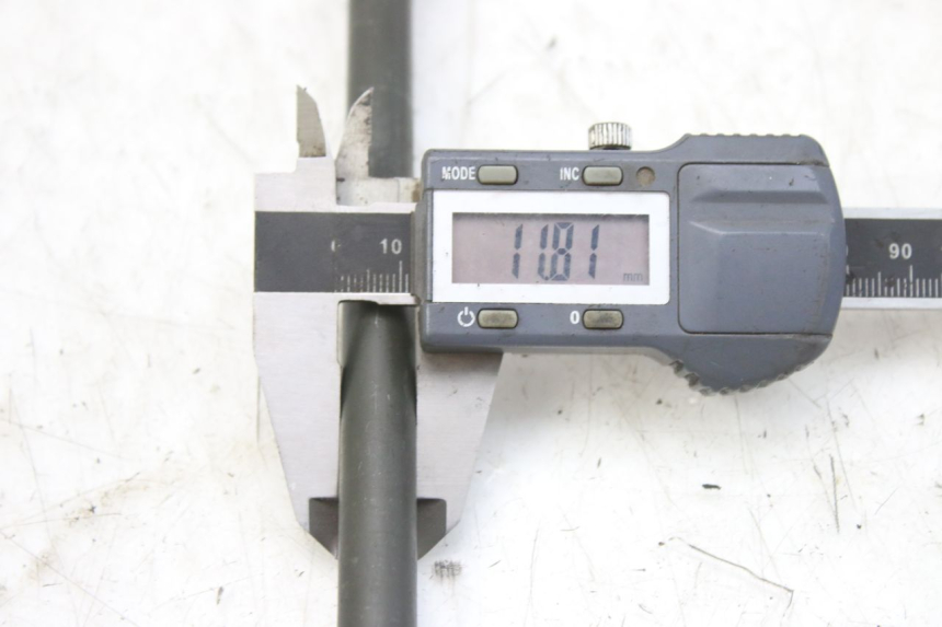 photo de EJE DE LA RUEDA DELANTERA SYM FIDDLE 2 50 (2008 - 2013) - Zoom estado de uso