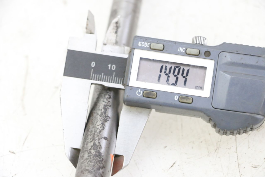 photo de EJE RUEDA DELANTERO YAMAHA FJ 36Y 1100 (1984 - 1985) - Otra perspectiva