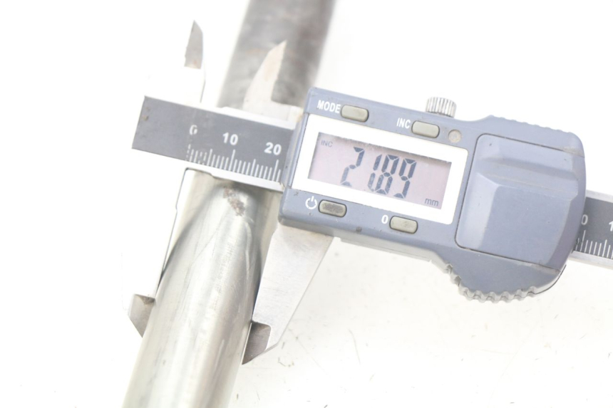 photo de EJE DE LA RUEDA DELANTERA YAMAHA FJR ABS 1300 (2006 - 2012) - Detalle de la pieza