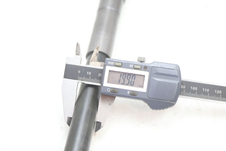 photo de EJE RUEDA DELANTERO YAMAHA FJR 1300 (2001 - 2005) - Vista general del producto