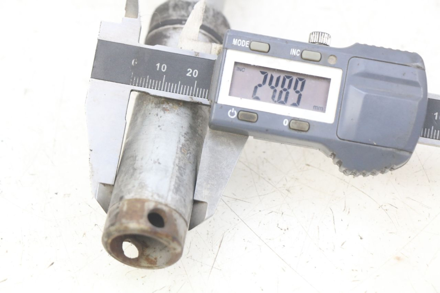 photo de EJE DE LA RUEDA DELANTERA HONDA FJS SILVERWING SILVER WING 400 (2009 - 2016) - Detalle de la pieza