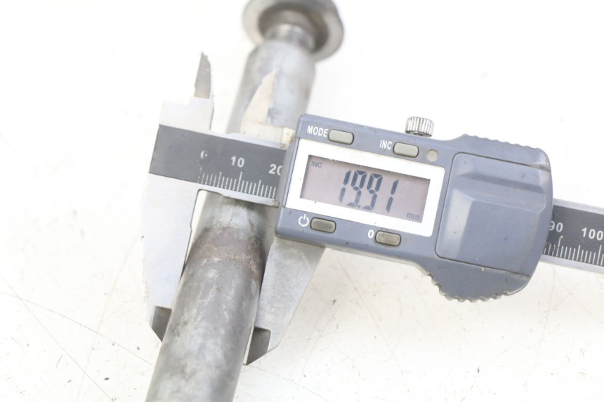 photo de EJE DE LA RUEDA DELANTERA HONDA FJS SILVERWING SILVER WING 400 (2009 - 2016) - Zoom estado de uso