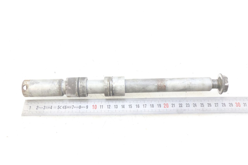 photo de EJE DE LA RUEDA DELANTERA HONDA FJS SILVERWING SILVER WING 400 (2009 - 2016) - Primer plano técnico