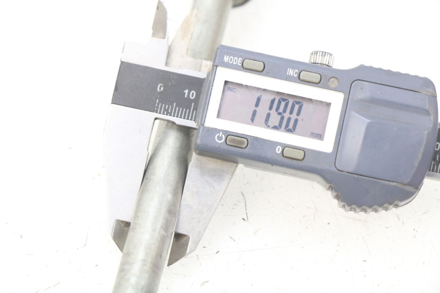 photo de EJE DE LA RUEDA DELANTERA MBK FLIPPER 50 (2004 - 2012) - Otra perspectiva