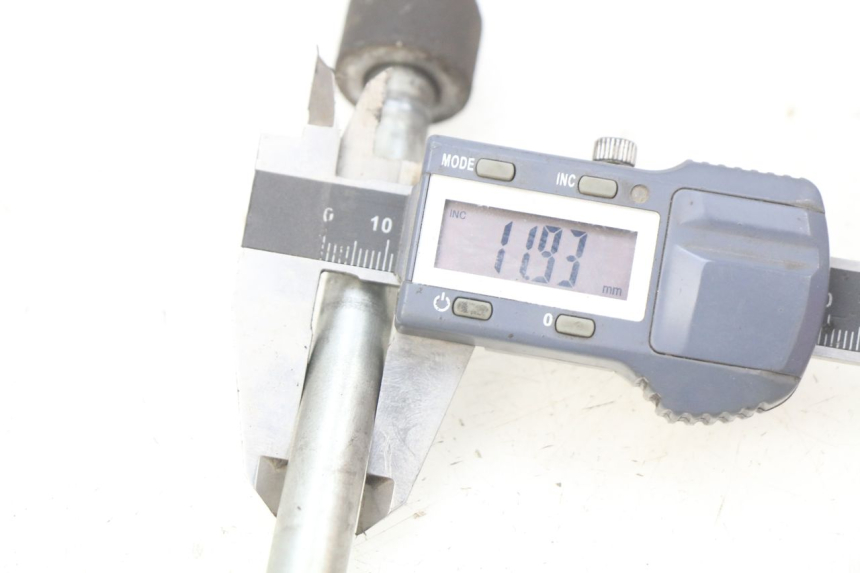 photo de EJE DE LA RUEDA DELANTERA MBK FLIPPER 50 (2004 - 2012) - Otra perspectiva