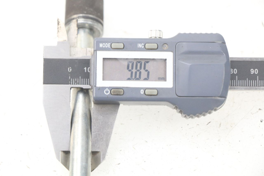 photo de EJE RUEDA DELANTERO MBK FLIPPER 115 (2013 - 2017) - Zoom estado de uso