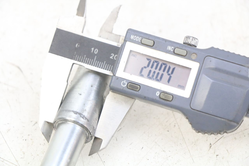 photo de EJE DE LA RUEDA DELANTERA PIAGGIO FLY 4T 50 (2013 - 2017) - Detalle de la pieza