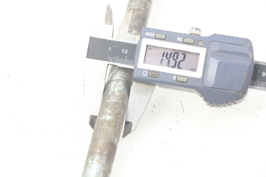 photo de EJE RUEDA DELANTERO PIAGGIO FLY 125 (2005 - 2012) - Otra perspectiva