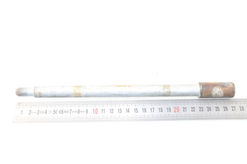 photo de EJE RUEDA DELANTERO PIAGGIO FLY IE 125 (2012 - 2017) - Primer plano técnico