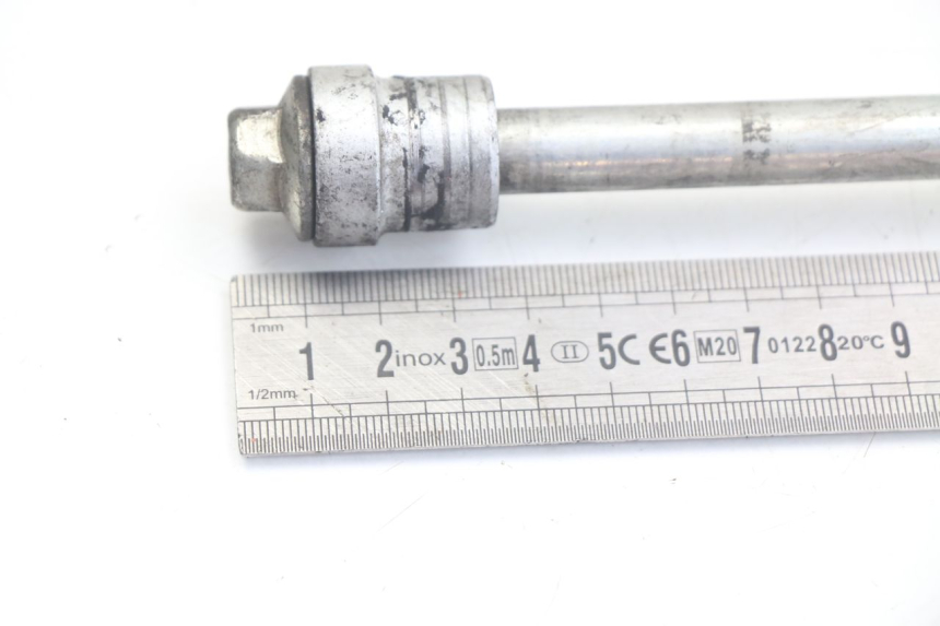 photo de EJE DE LA RUEDA DELANTERA HONDA FORZA 125 (2015 - 2016) - Zoom estado de uso